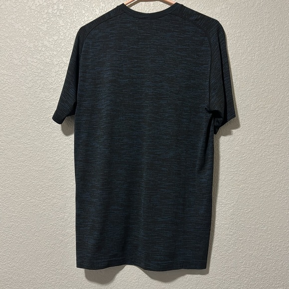 Lululemon Metal Vent Tech Size L - Picture 2 of 4